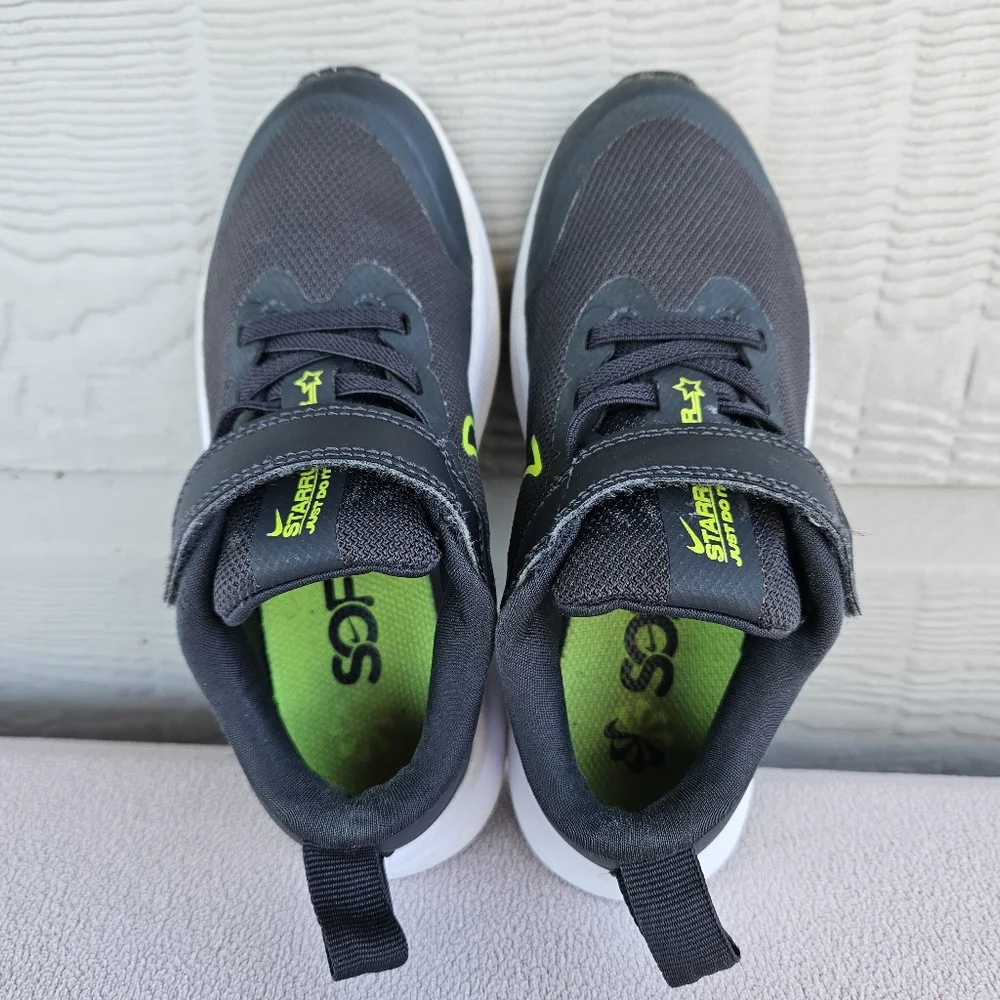 Nike Star Runner 3 Athletic Sneaker SZ 11C Sneaker Grey Hook & Loop DA2777-004